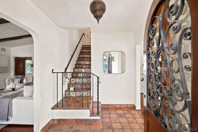 2521 Collier Ave, San Diego, CA 92116