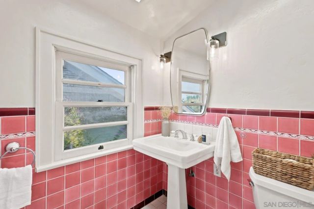 2521 Collier Ave, San Diego, CA 92116