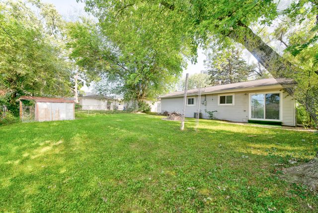 112 Green Lane, Carpentersville, IL 60110