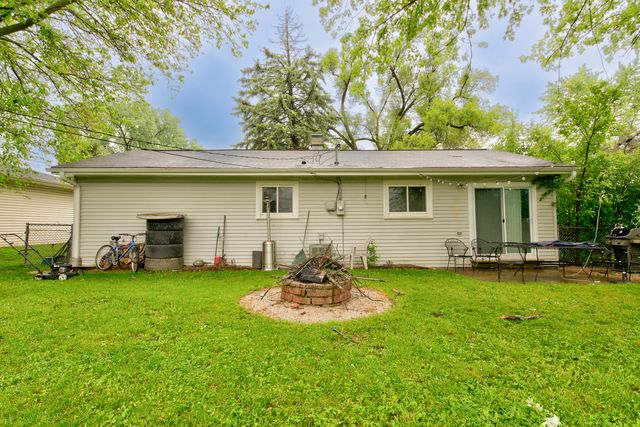 112 Green Lane, Carpentersville, IL 60110
