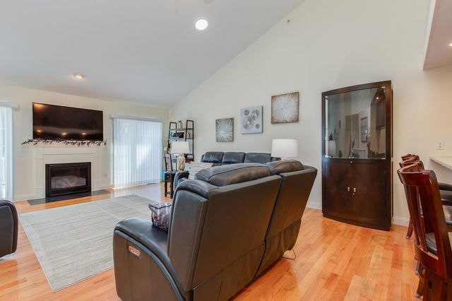 1 Guernsey Drive, Atkinson, NH 03811