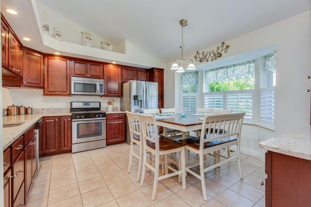 1 Guernsey Drive, Atkinson, NH 03811