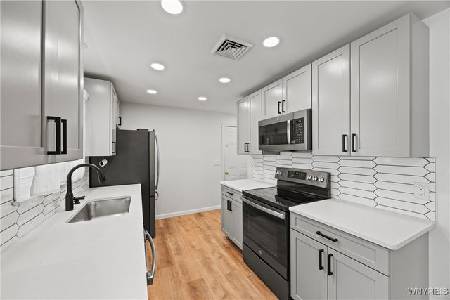 1076 98th Street, Niagara Falls, NY 14304