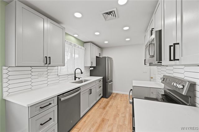 1076 98th Street, Niagara Falls, NY 14304