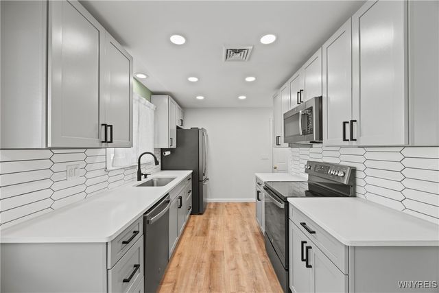 1076 98th Street, Niagara Falls, NY 14304