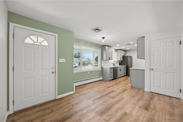 1076 98th Street, Niagara Falls, NY 14304