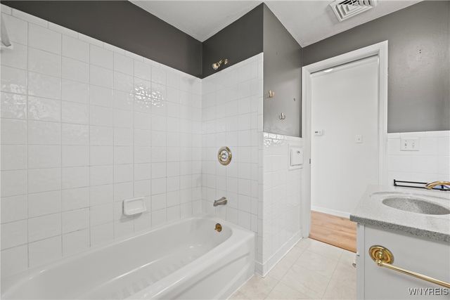 1076 98th Street, Niagara Falls, NY 14304