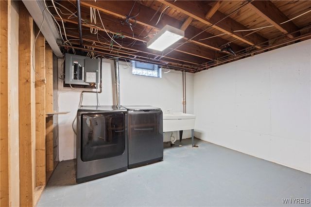 1076 98th Street, Niagara Falls, NY 14304