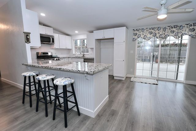 1014 Sunset Dr, Roseville, CA 95678