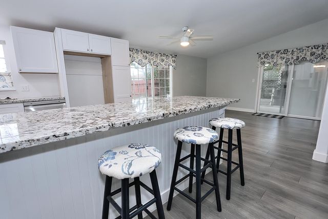 1014 Sunset Dr, Roseville, CA 95678