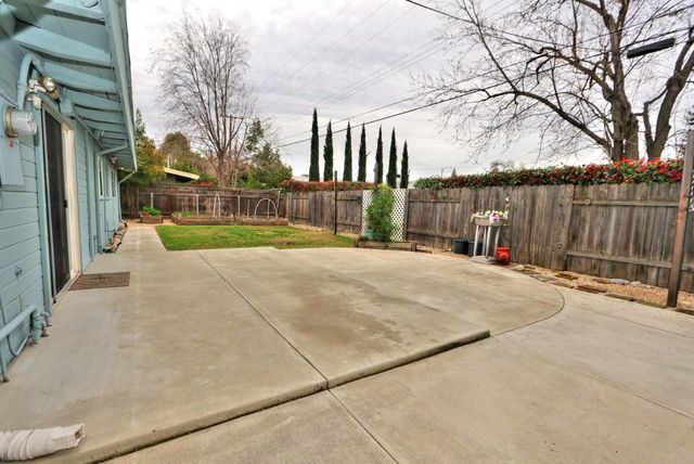 1014 Sunset Dr, Roseville, CA 95678