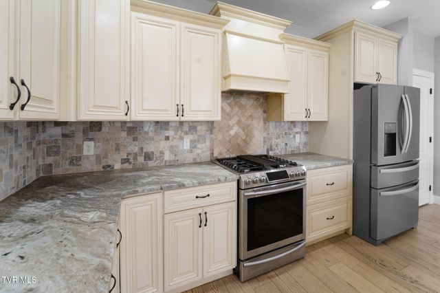 15590 Piper Spring Avenue, Abingdon, VA 24210