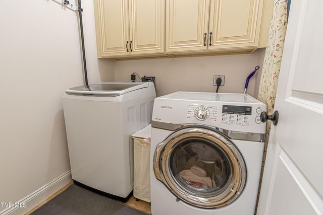 15590 Piper Spring Avenue, Abingdon, VA 24210