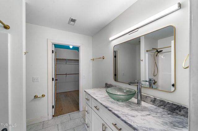 15590 Piper Spring Avenue, Abingdon, VA 24210