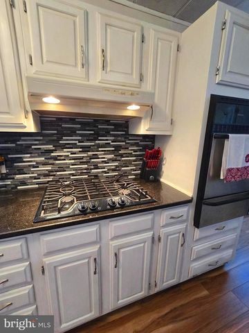 100 COUNTRY LN, Buena, NJ 08310