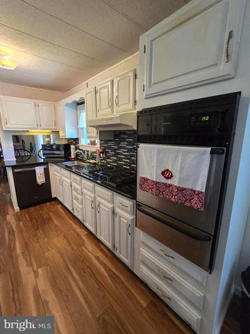 100 COUNTRY LN, Buena, NJ 08310