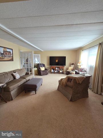 100 COUNTRY LN, Buena, NJ 08310