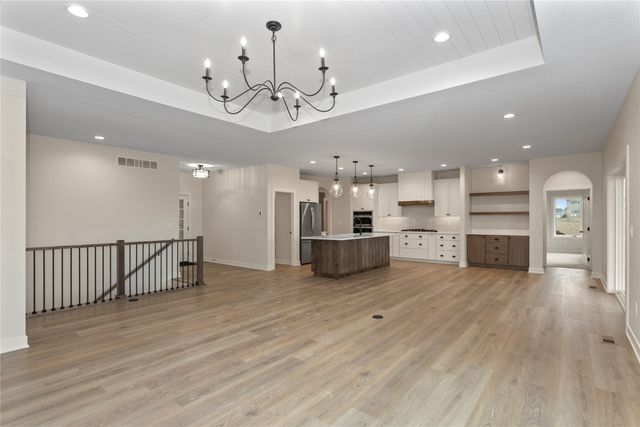 17425 Oakwood Drive, Urbandale, IA 50323