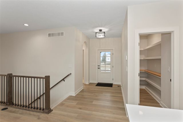 17425 Oakwood Drive, Urbandale, IA 50323