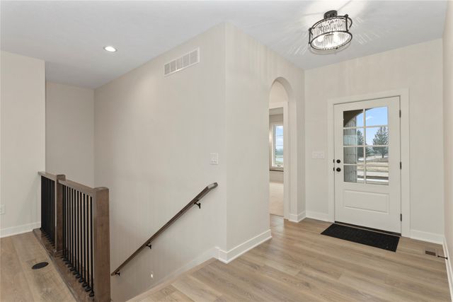 17425 Oakwood Drive, Urbandale, IA 50323