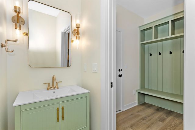 17425 Oakwood Drive, Urbandale, IA 50323