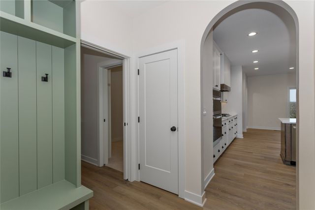 17425 Oakwood Drive, Urbandale, IA 50323