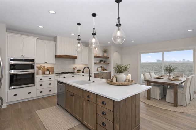 17425 Oakwood Drive, Urbandale, IA 50323