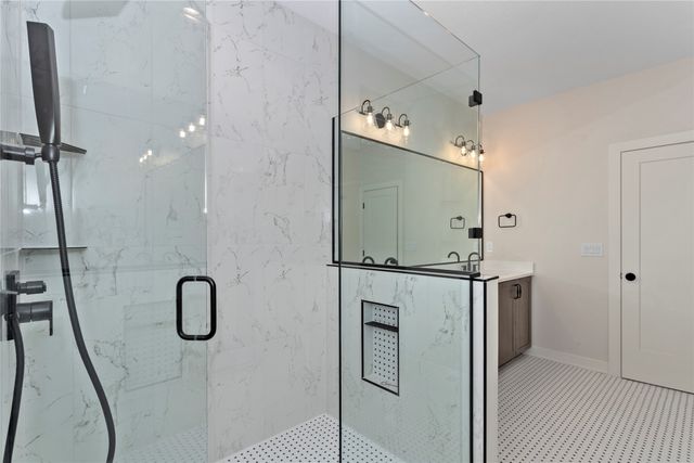 17425 Oakwood Drive, Urbandale, IA 50323