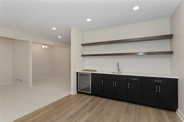 17425 Oakwood Drive, Urbandale, IA 50323