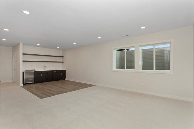 17425 Oakwood Drive, Urbandale, IA 50323