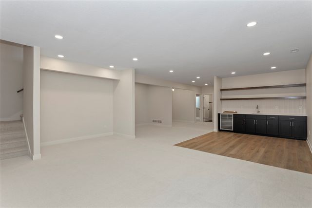 17425 Oakwood Drive, Urbandale, IA 50323