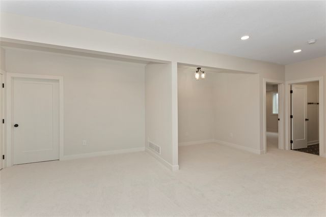 17425 Oakwood Drive, Urbandale, IA 50323