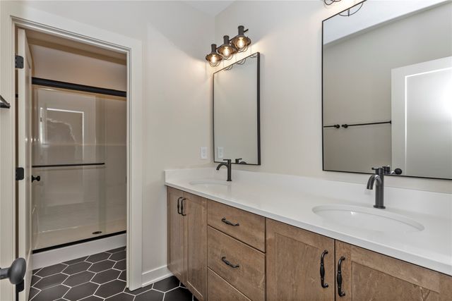 17425 Oakwood Drive, Urbandale, IA 50323