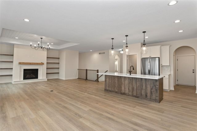 17425 Oakwood Drive, Urbandale, IA 50323