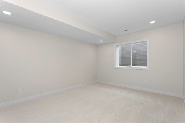 17425 Oakwood Drive, Urbandale, IA 50323