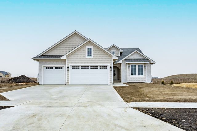 17425 Oakwood Drive, Urbandale, IA 50323
