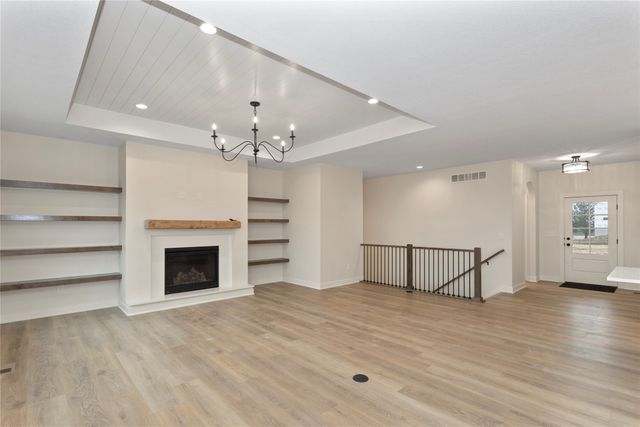 17425 Oakwood Drive, Urbandale, IA 50323