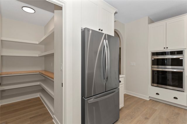 17425 Oakwood Drive, Urbandale, IA 50323