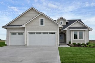 17425 Oakwood Drive, Urbandale, IA 50323