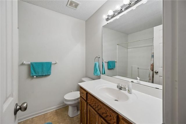 8416 N Winfield Avenue, Kansas City, MO 64153