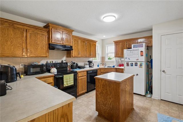 8416 N Winfield Avenue, Kansas City, MO 64153