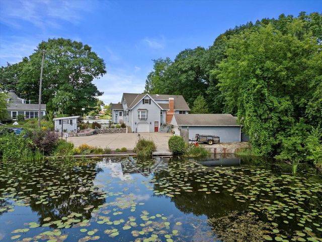 N52W34404 Peterson DRIVE, Okauchee, WI 53069