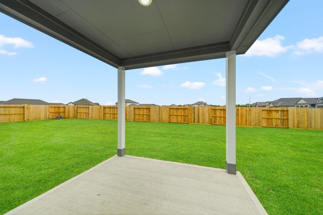 11007 Youngquist Drive, Mont Belvieu, TX 77535