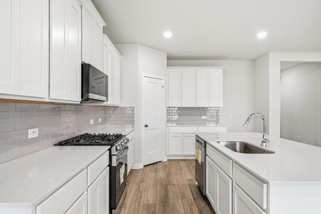 11007 Youngquist Drive, Mont Belvieu, TX 77535