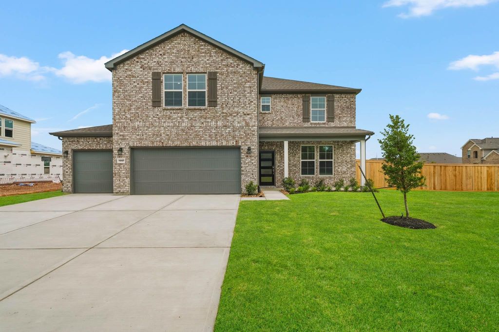 11007 Youngquist Drive, Mont Belvieu, TX 77535