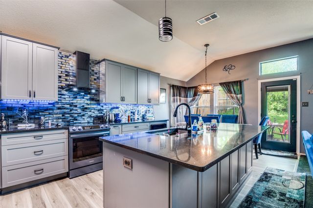 805 E Huitt Lane, Euless, TX 76040