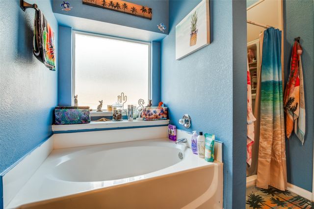 805 E Huitt Lane, Euless, TX 76040