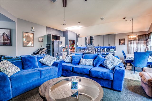 805 E Huitt Lane, Euless, TX 76040