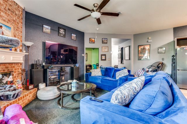 805 E Huitt Lane, Euless, TX 76040