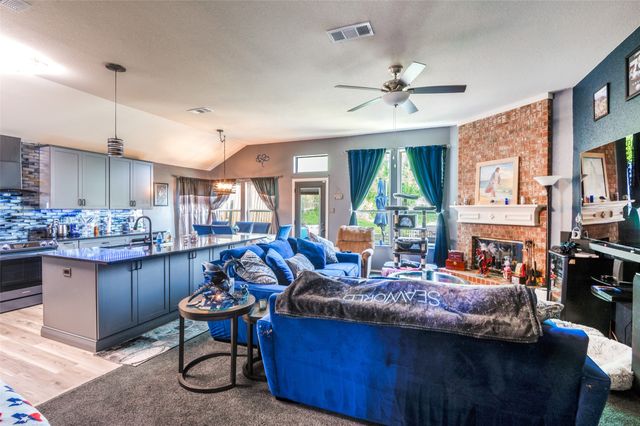 805 E Huitt Lane, Euless, TX 76040